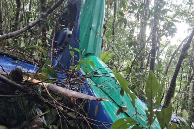 Tim SAR Temukan Ekor Helikopter PK-RGH Di Tanah Bumbu