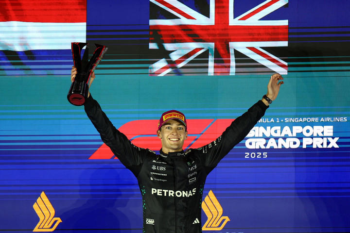 George Russell Menangi F1 Singapura, Norris-Russell Bersaing