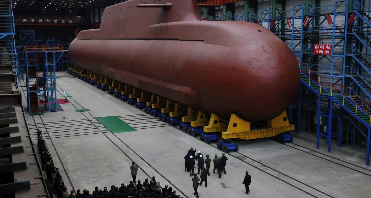 Korea Utara Pamerkan Kapal Selam Nuklir Perdana Mereka