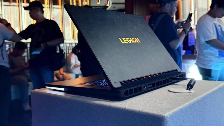 Lenovo Legion 9i Setara Desktop Gaming Portabel Premium