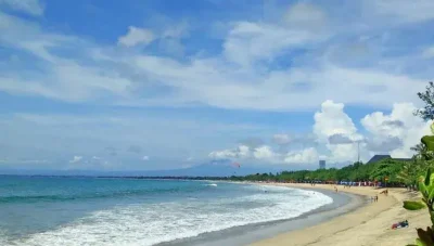 Mayat Perempuan Gaun Hitam Mengapung, Pantai Kuta Geger
