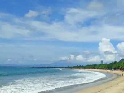 Mayat Perempuan Gaun Hitam Mengapung, Pantai Kuta Geger