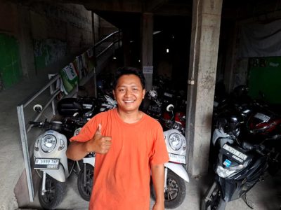 Mantan Kepala Gudang Sukses Bisnis Parkiran Motor Rumahan