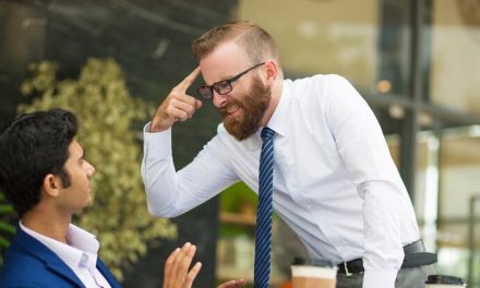 3 Cara Simpel Hadapi Bos Yang Tidak Mau Salah