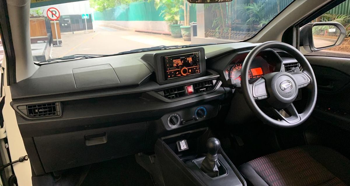 Pemula Wajib Tahu: Enakan Belajar Mobil Manual Atau Matic?