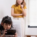 Biar Nggak Kecanduan, Yuk Mulai Batasi Screen Time Si Kecil!