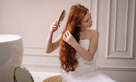 Jangan Asal Sisir! Ini Cara Benar Merawat Rambut Panjang