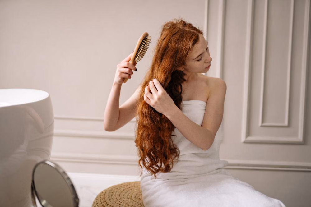 Jangan Asal Sisir! Ini Cara Benar Merawat Rambut Panjang